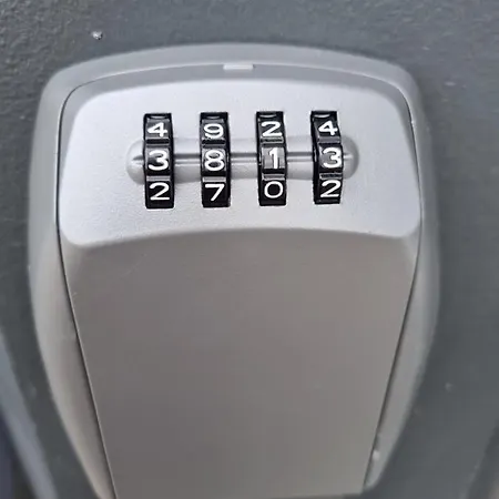 Apartament Thelna Naely *