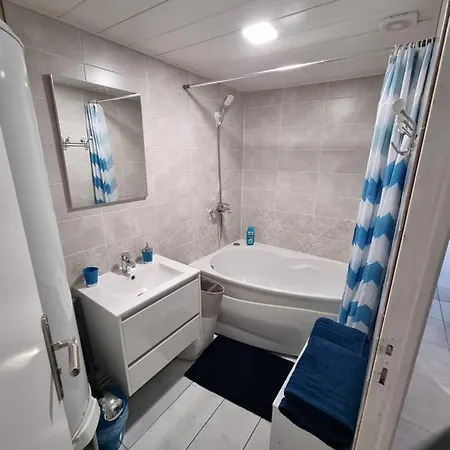 Apartament Thelna Naely